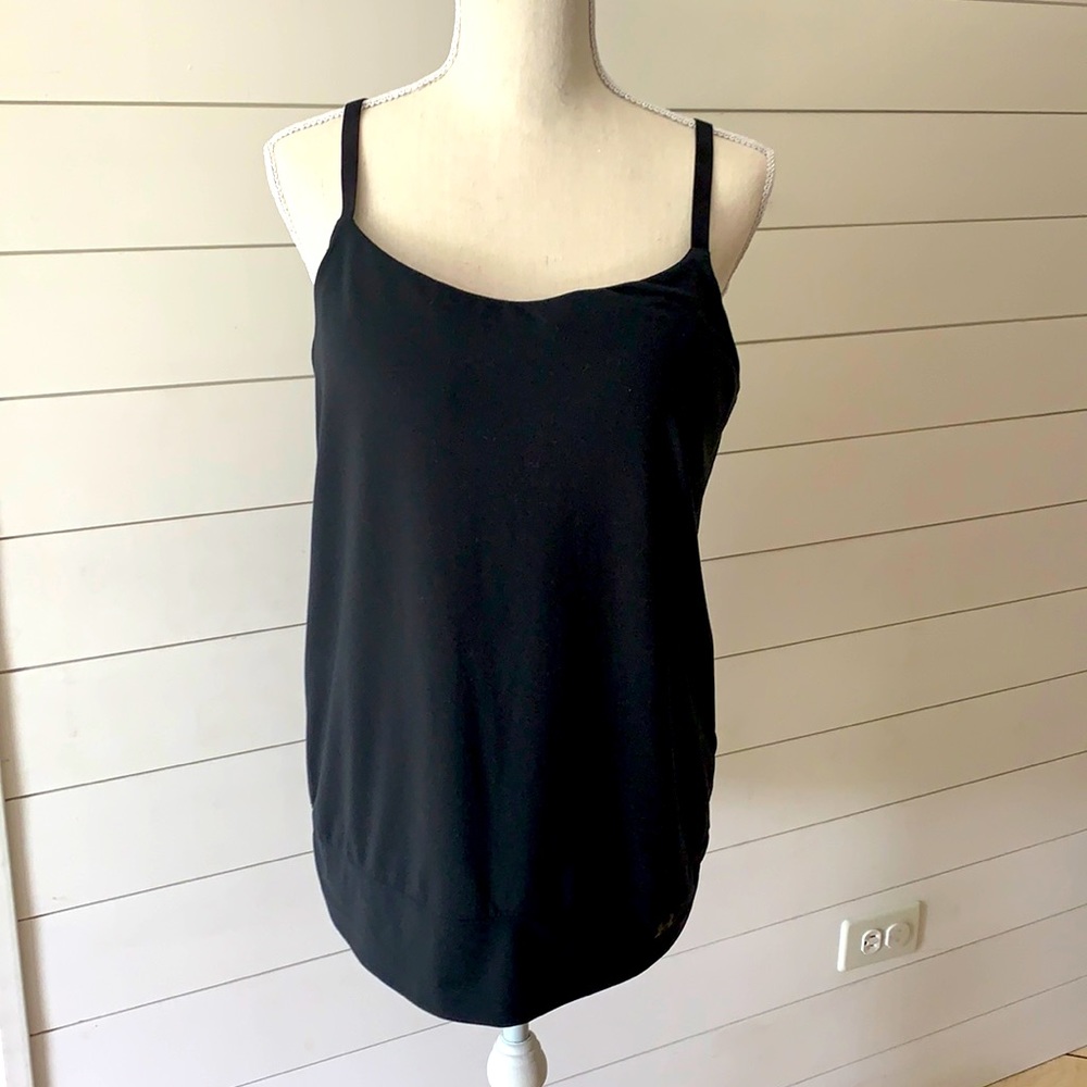 UNDER ARMOUR workout tank with built-in bra size M
